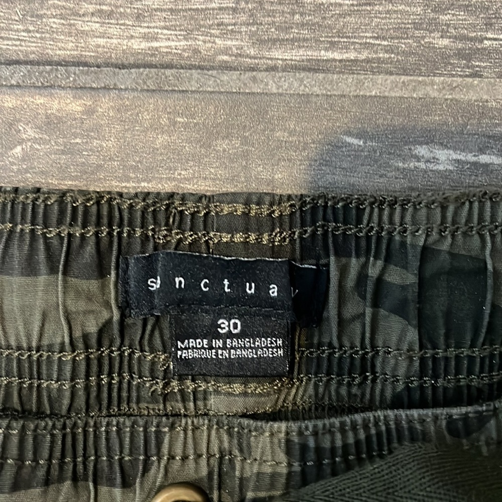 New Sanctuary Cargo Pants Size 30. Camo design - Picture 6 of 6